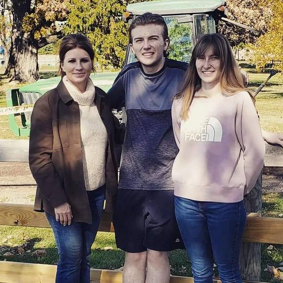 Meet your Posher, Eileen - Picture 1 of 1